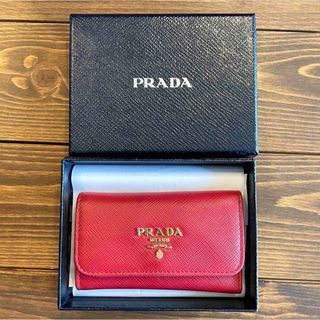 プラダ(PRADA)のプラダ キーケース サフィアーノ レザー　赤　レッド　ゴールド(キーケース)