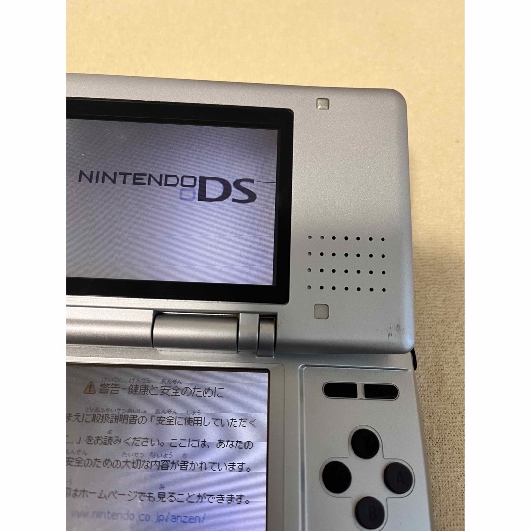 ニンテンドーDS(ニンテンドーDS)の任天堂 DS（カセット付） エンタメ/ホビーのゲームソフト/ゲーム機本体(携帯用ゲーム機本体)の商品写真