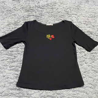 アツキオオニシ　いちご刺繍チビT(Tシャツ(半袖/袖なし))