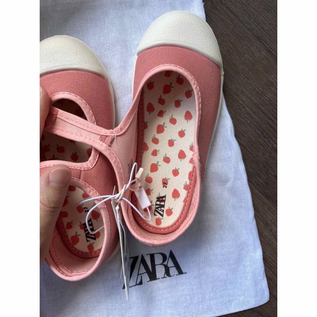 ZARA KIDS(ザラキッズ)のキッズスニーカー キッズ/ベビー/マタニティのキッズ靴/シューズ(15cm~)(スニーカー)の商品写真