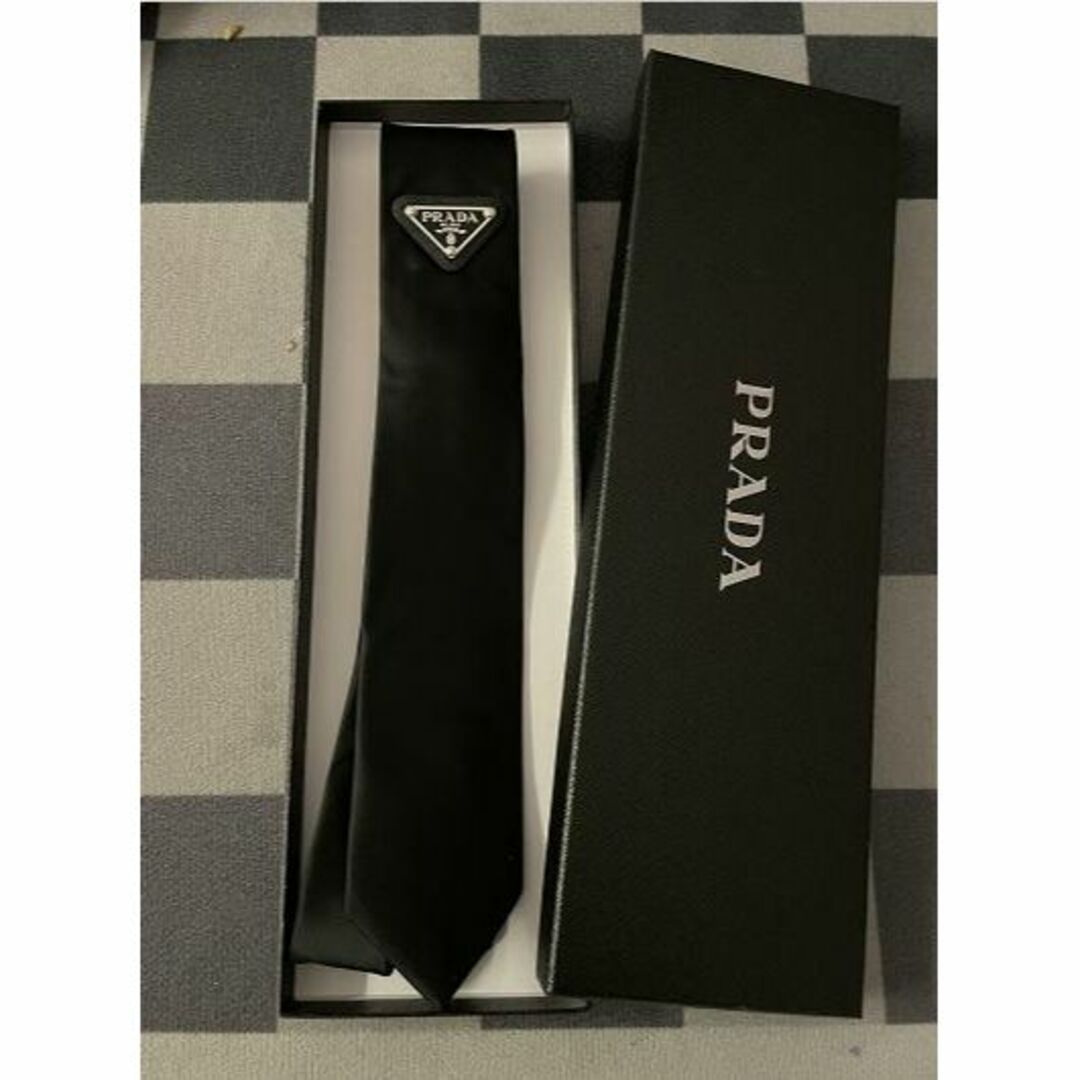 極美品 PRADA プレートロゴ ネクタイ Re-Nylon