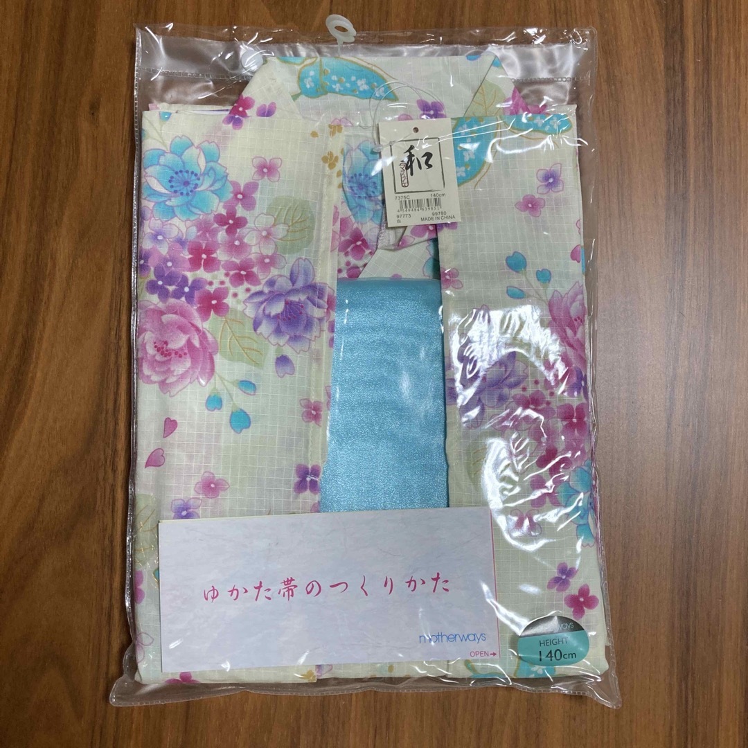 motherways(マザウェイズ)のマザウェイズ　浴衣　140サイズ キッズ/ベビー/マタニティのキッズ服女の子用(90cm~)(甚平/浴衣)の商品写真