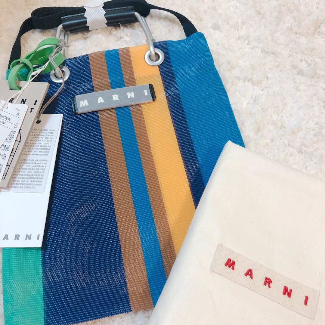 Marni(マルニ)のMARNI MARKET ストライプミニショルダーバッグ ナルシスブルー レディースのバッグ(ショルダーバッグ)の商品写真