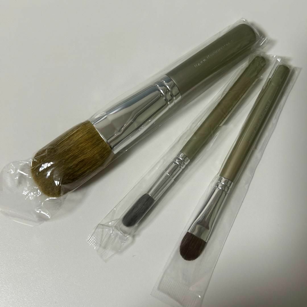 bareMinerals(ベアミネラル)の新品未開封 ベアミネラル ブラシ3本 フェイス アイシャドウ ディファイニング コスメ/美容のメイク道具/ケアグッズ(チーク/フェイスブラシ)の商品写真