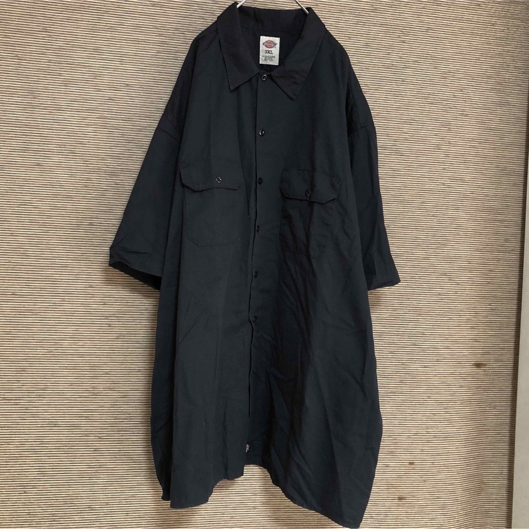 Dickies(ディッキーズ)の【ディッキーズ】半袖黒シャツ　無地　ブラック　エンブレムタグ　ワンポイント19 メンズのトップス(シャツ)の商品写真