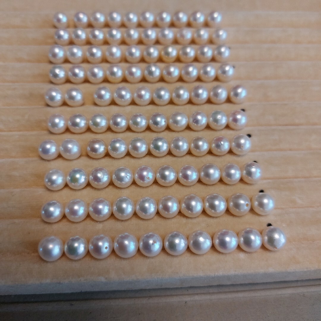 アコヤ貝本真珠4ミリ球100球少し在庫ありました。すいません。