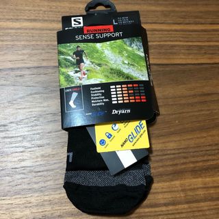 サロモン(SALOMON)の②サロモン SALOMON ランニングソックス センスサポート黒＆グレー 新品L(ウェア)