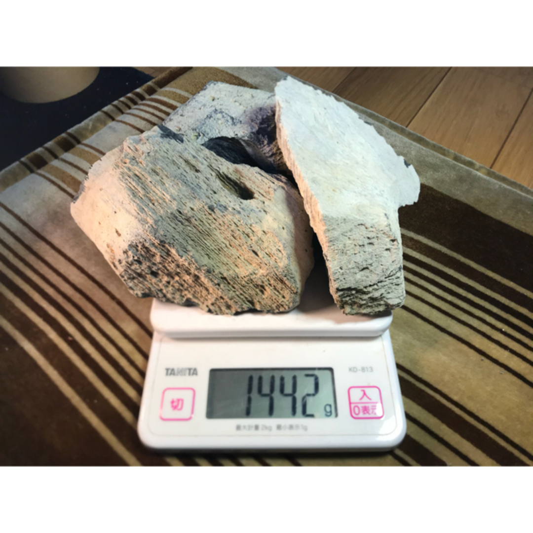 サヌカイト原石（風組15）天然石　パワーストーン　アクアリウム