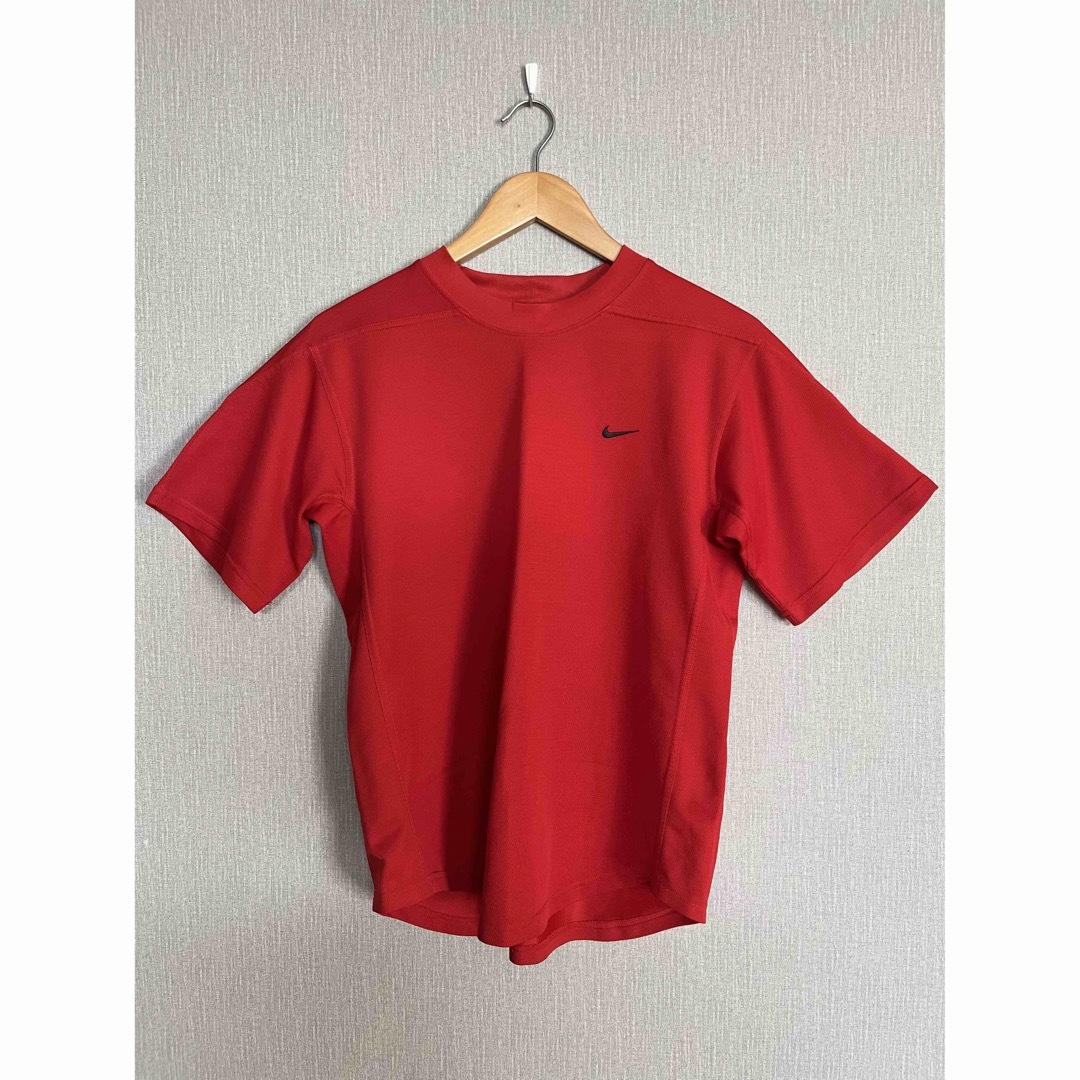 NIKE(ナイキ)のNIKE ナイキ　半袖　Tシャツ　レッド　ワンポイント　刺繍 レディースのトップス(Tシャツ(半袖/袖なし))の商品写真