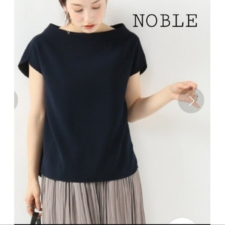 ノーブル(Noble)のNOBLE  ボトルネック 後ろボタンブラウス(シャツ/ブラウス(半袖/袖なし))