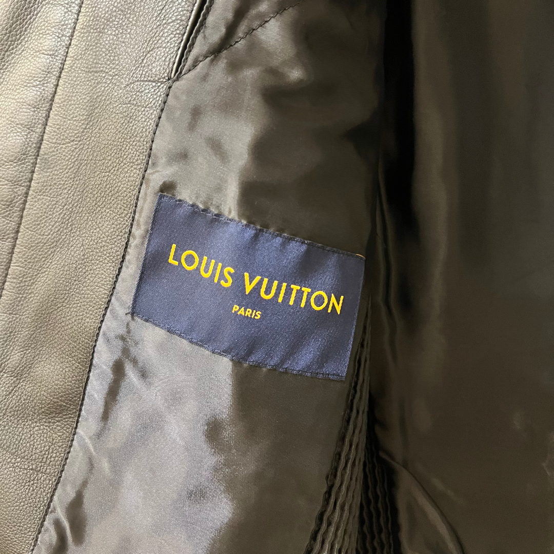 LOUIS VUITTON(ルイヴィトン)のLOUIS VUITTON レザーライダースブルゾンジャケット 黒 48 メンズのジャケット/アウター(レザージャケット)の商品写真