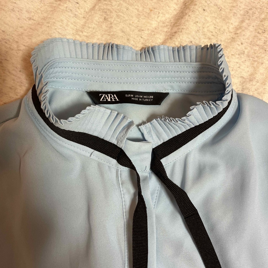 ZARA(ザラ)のZARA  リボンタイ付　スタンドカラーブラウス レディースのトップス(シャツ/ブラウス(長袖/七分))の商品写真