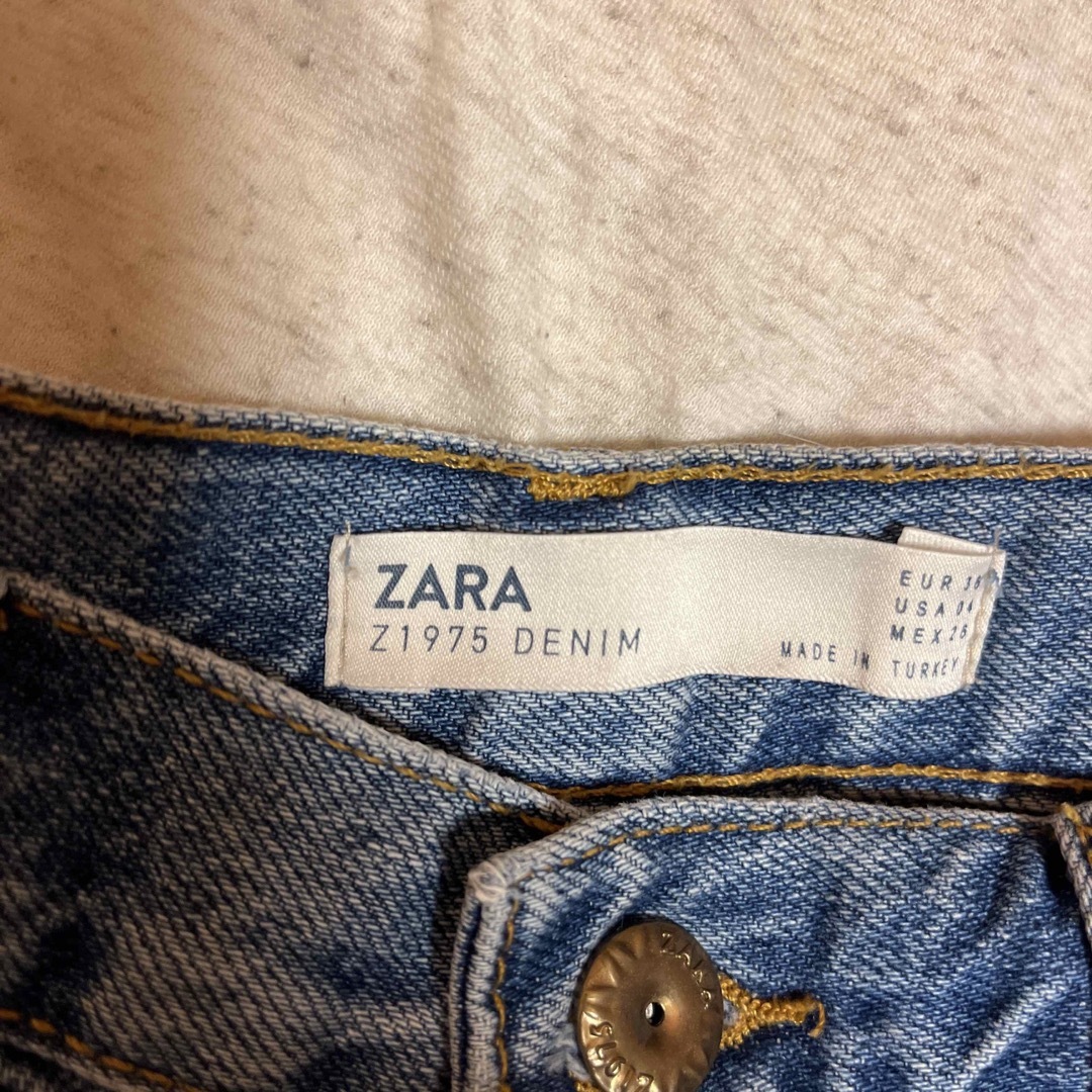 ZARA(ザラ)のZARA デニムショートパンツ　ダメージ レディースのパンツ(デニム/ジーンズ)の商品写真