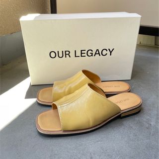 マルタンマルジェラ(Maison Martin Margiela)のOUR LEGACY SLIDE レザーミュールサンダル YELLOW(サンダル)