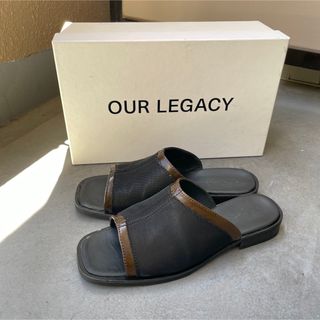 マルタンマルジェラ(Maison Martin Margiela)のOUR LEGACY SLIDE レザーミュールサンダル BLACK(サンダル)