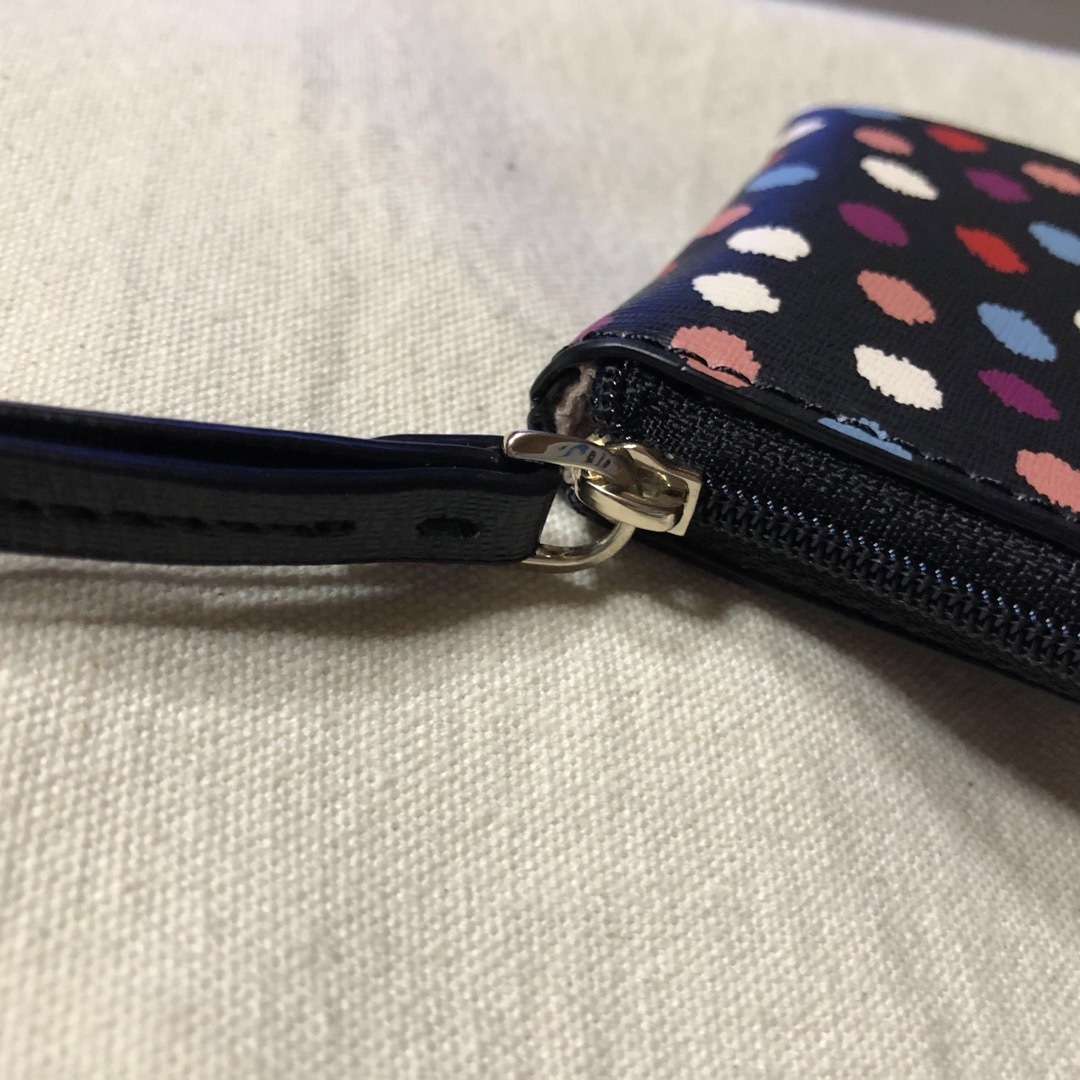 kate spade new york(ケイトスペードニューヨーク)のKate Spade  ミニポーチ　ドット柄　新品 レディースのファッション小物(ポーチ)の商品写真