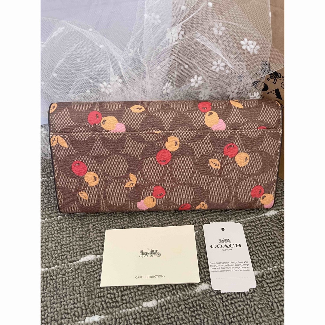 COACH(コーチ)のmiki様専用 COACH 長財布   シグネチャー チェリー柄  新品未使用 レディースのファッション小物(財布)の商品写真