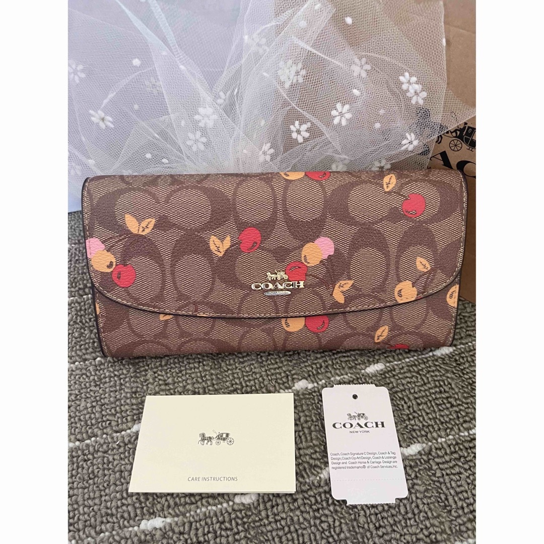 COACH(コーチ)のmiki様専用 COACH 長財布   シグネチャー チェリー柄  新品未使用 レディースのファッション小物(財布)の商品写真