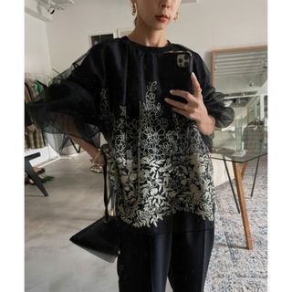 アメリヴィンテージ(Ameri VINTAGE)のAMERI ♡ LULA TULLE EMBROIDERY SWEAT TOPS(シャツ/ブラウス(長袖/七分))