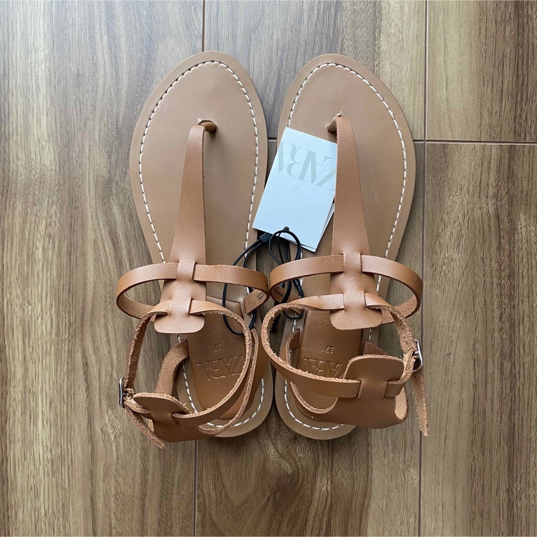 【新品】ZARA バックル付きフラットレザーサンダル