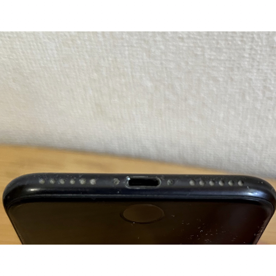 iPhone(アイフォーン)のiPhone SE2(2020)ブラック128GB スマホ/家電/カメラのスマートフォン/携帯電話(スマートフォン本体)の商品写真