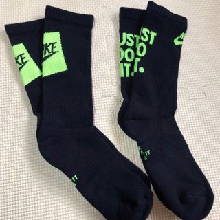 ナイキ(NIKE)のNIKE ナイキ　エブリデイクッションド　クルーソックス　ブラック×蛍光グリーン(ソックス)