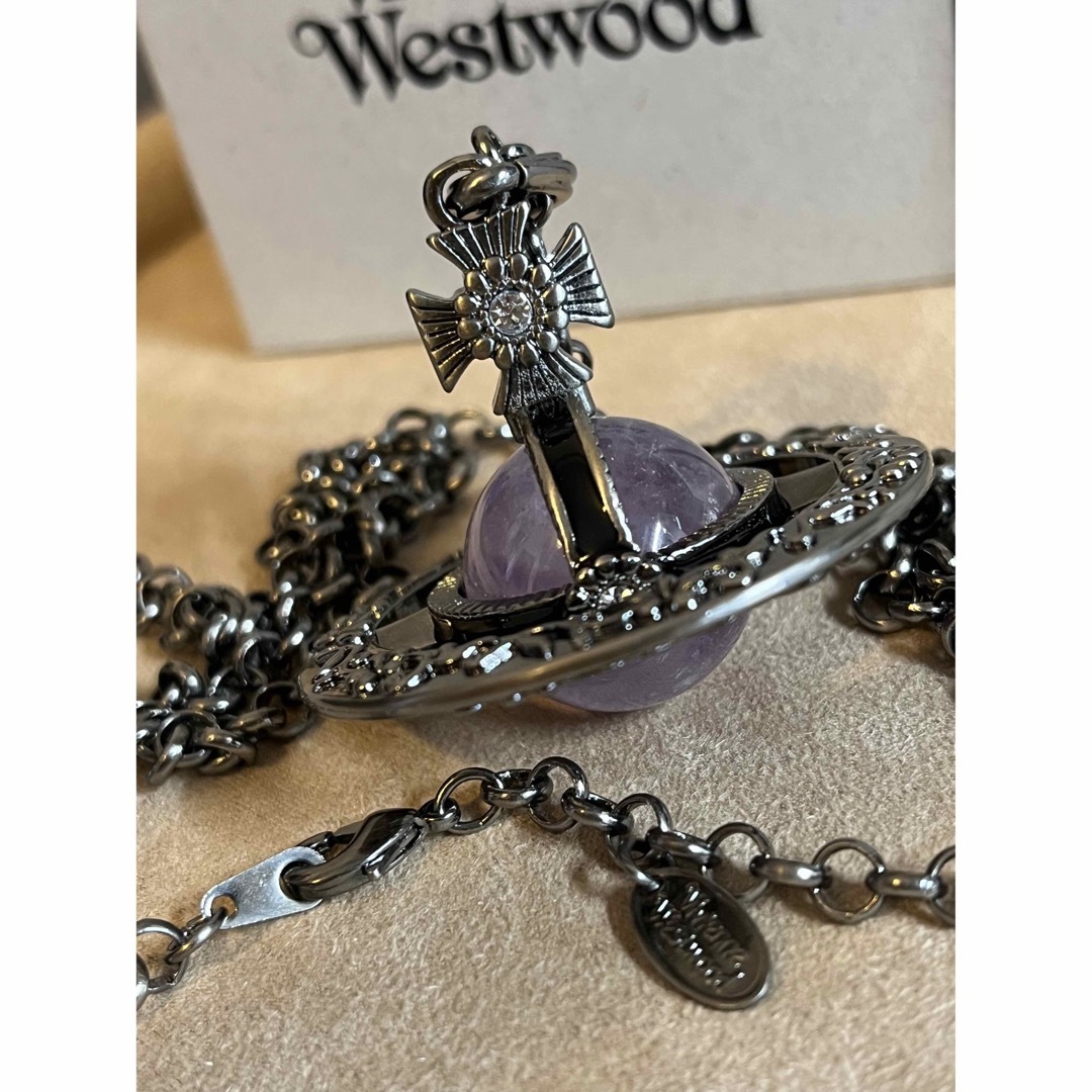 Vivienne Westwood 花刻印オーブネックレス   ブラック