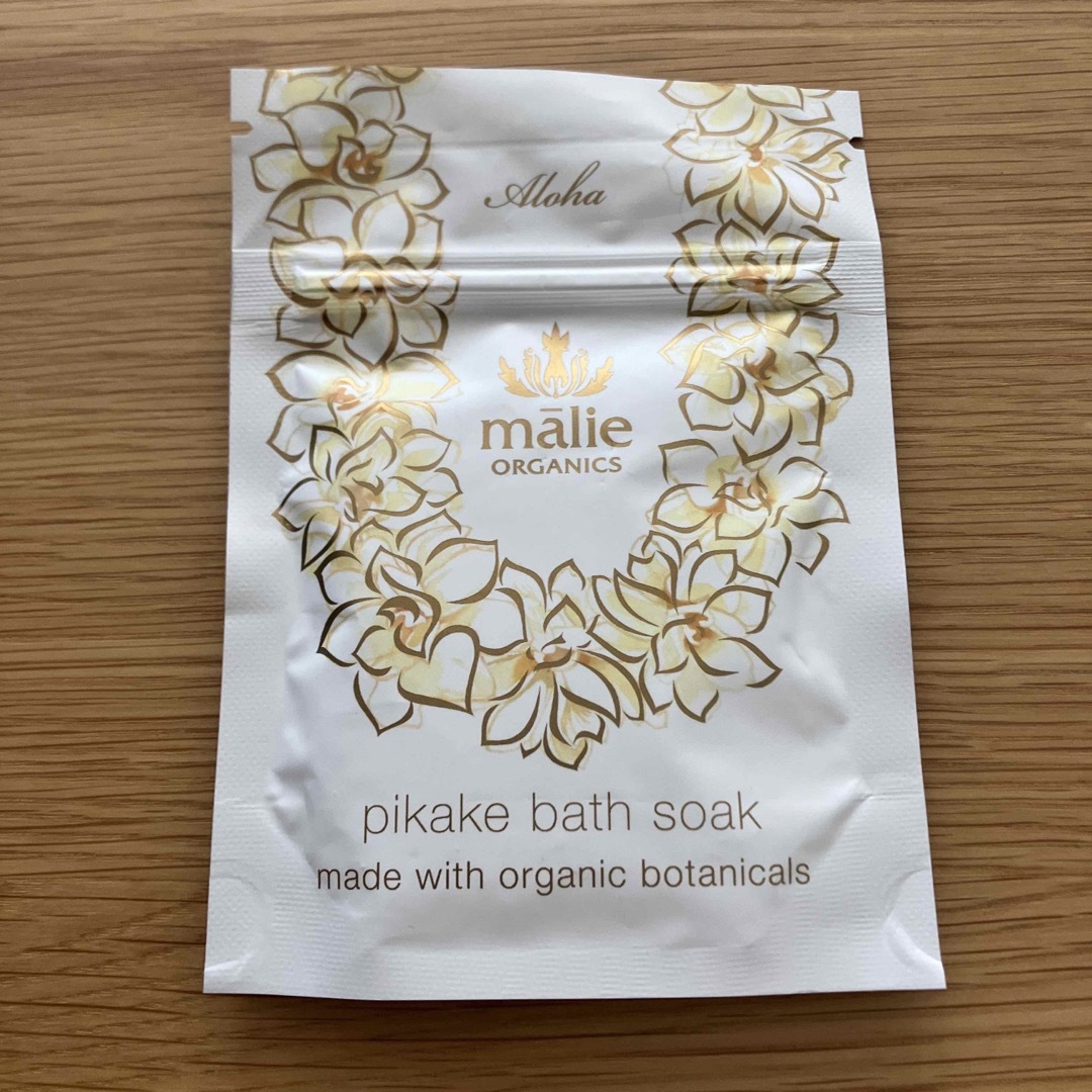 Malie Organics(マリエオーガニクス)のmalie ORGANICS マリエオーガニクス　バスソルト　ピカケ　57g コスメ/美容のボディケア(入浴剤/バスソルト)の商品写真