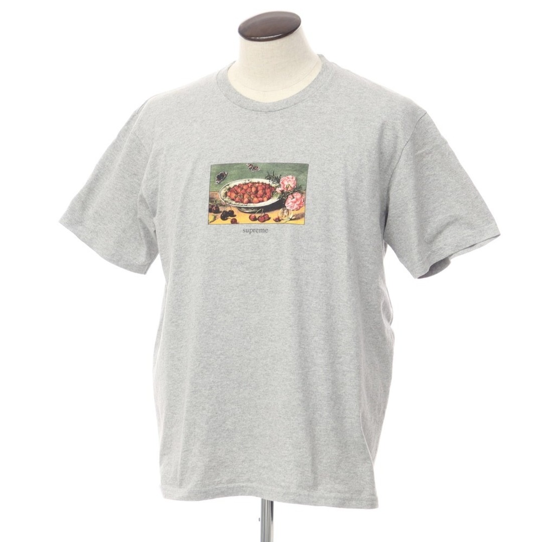 Supreme(シュプリーム)の【中古】シュプリーム Supreme 2023年春夏 Strawberries Tee クルーネック 半袖Ｔシャツ グレー【サイズL】【メンズ】 メンズのトップス(Tシャツ/カットソー(半袖/袖なし))の商品写真