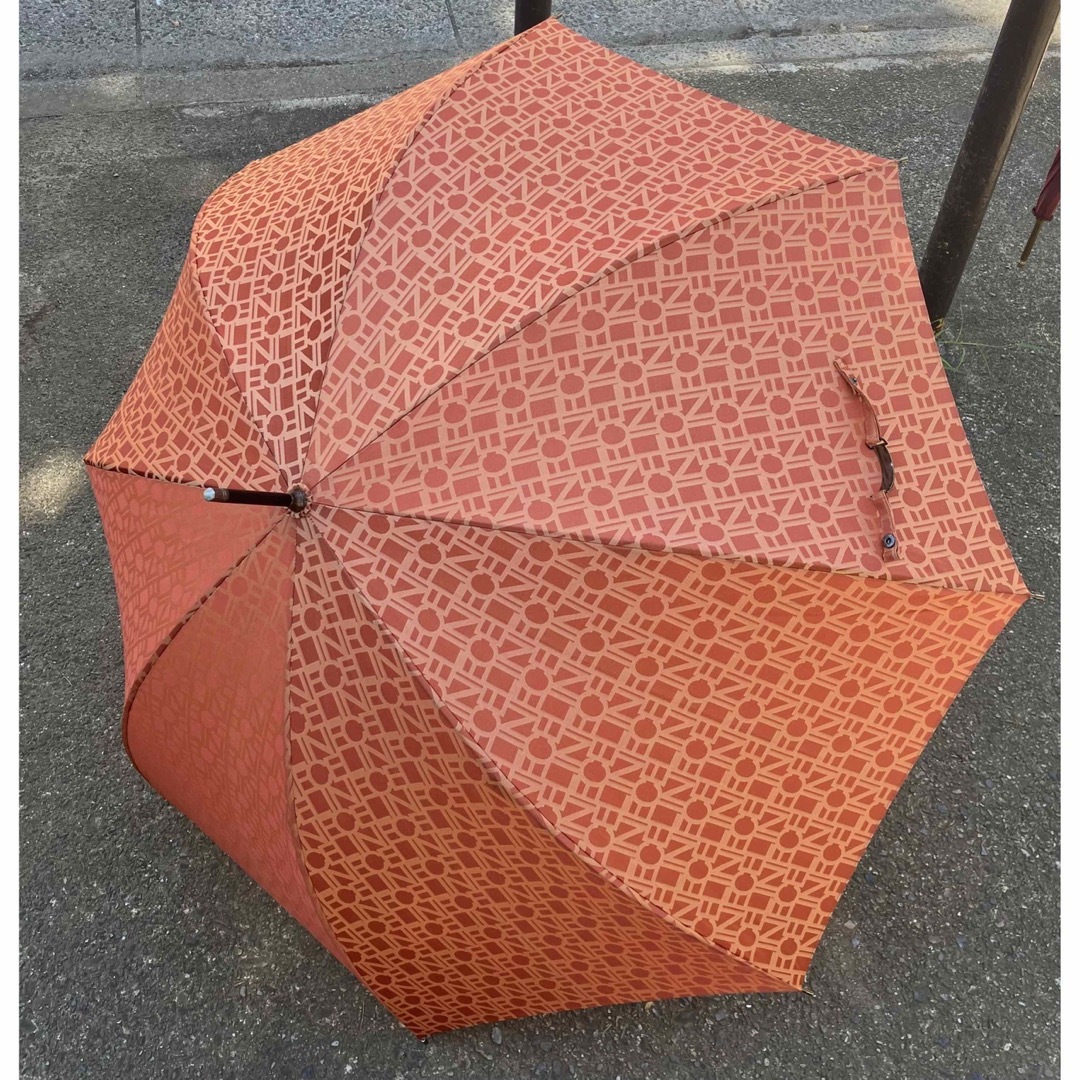 celine(セリーヌ)のCELINE セリーヌ　オレンジシグネチャー×ブラックバッジ　レディスアンブレラ レディースのファッション小物(傘)の商品写真