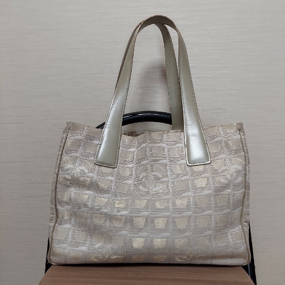 鑑定済正規 CHANEL ニュートラベルラインバック 美品 | フリマアプリ ラクマ