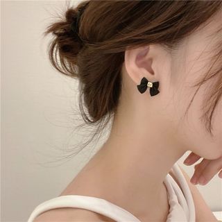 リボンピアス ピアス ゴールド(ピアス)