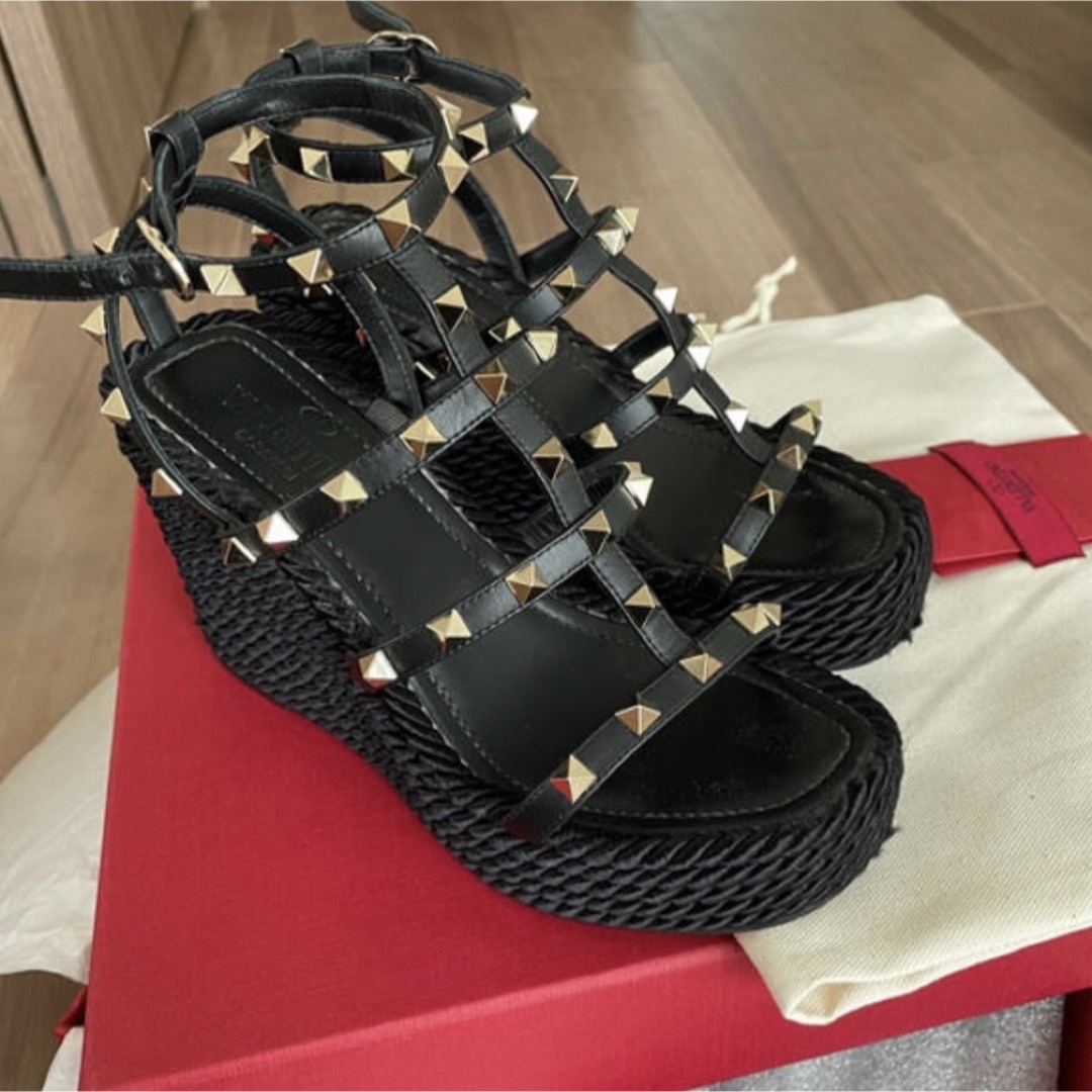 VALENTINO ブラックサンダル　35レディース