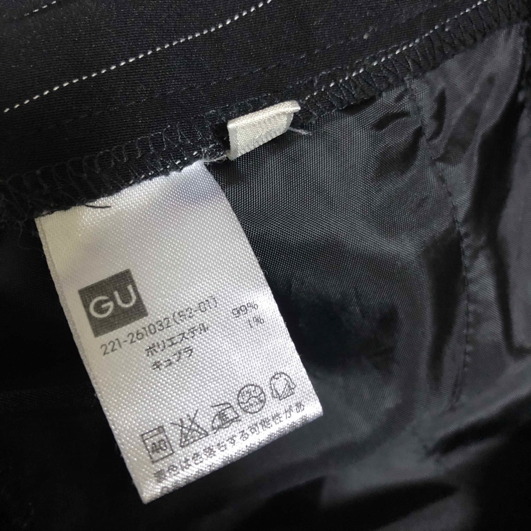 GU(ジーユー)のGU テーパードパンツ 黒 ストライプ レディースのパンツ(カジュアルパンツ)の商品写真
