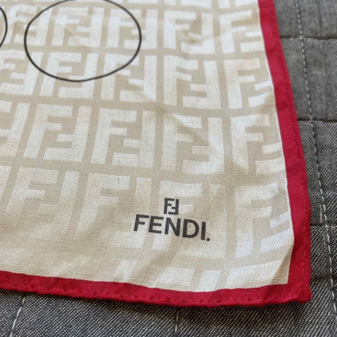 FENDI(フェンディ)のFENDI フェンディ シルクスカーフ ズッカ ロゴ レディースのファッション小物(バンダナ/スカーフ)の商品写真