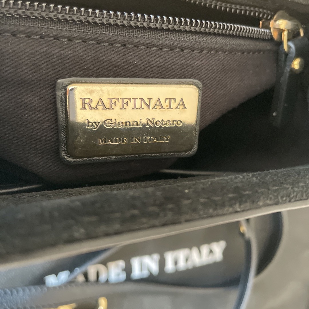 23区(ニジュウサンク)のRAFFINATA ショルダーストラップ黒 レディースのバッグ(ショルダーバッグ)の商品写真