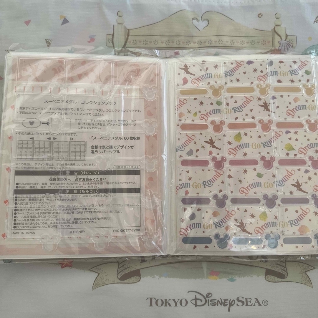 Disney(ディズニー)の専用　ディズニー40周年　スーベニアメダルケース&ポストカードその他グッズセット エンタメ/ホビーのおもちゃ/ぬいぐるみ(キャラクターグッズ)の商品写真