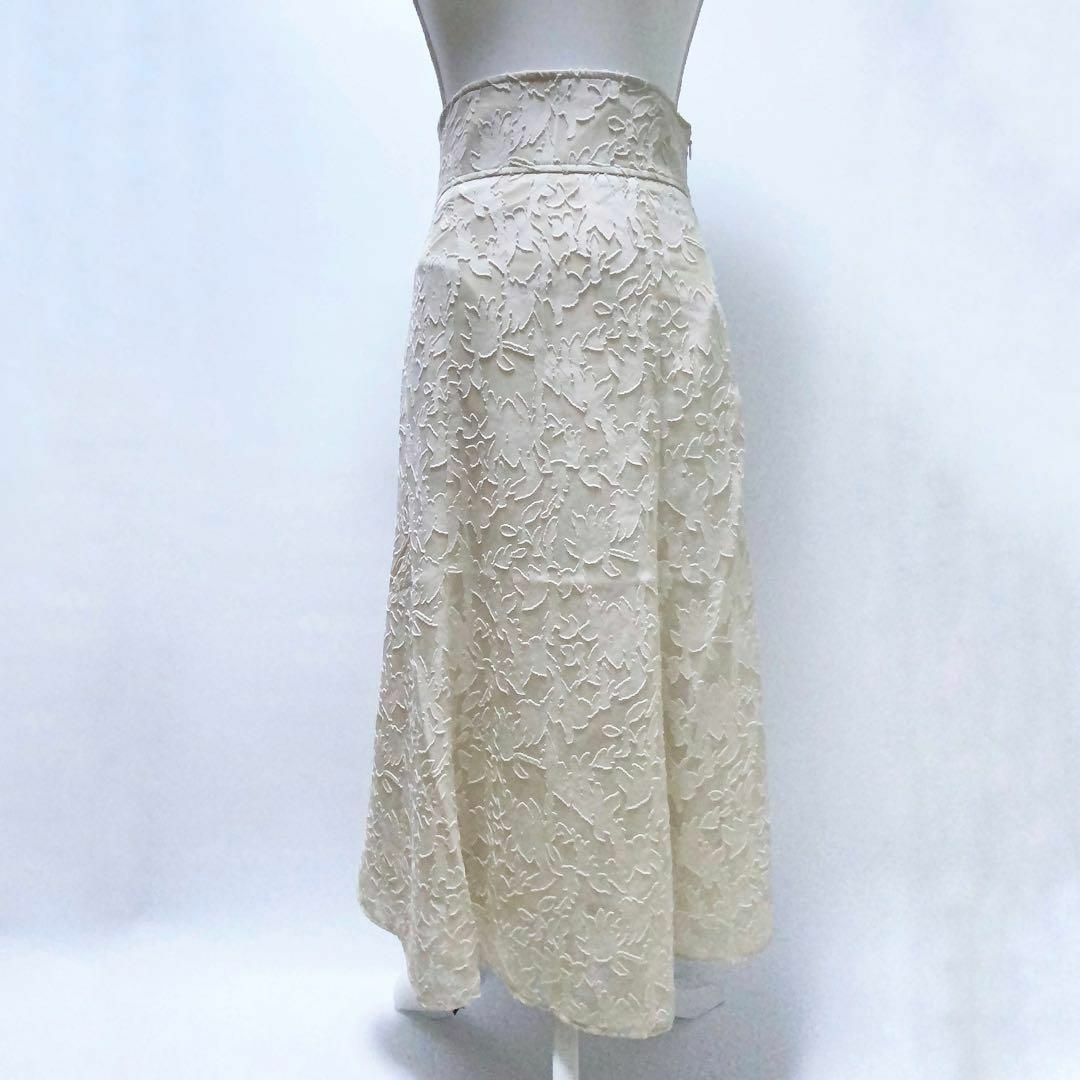 GU(ジーユー)のGUジーユージャカードバックリボンロングスカートナチュラルSベージュ レディースのスカート(ロングスカート)の商品写真