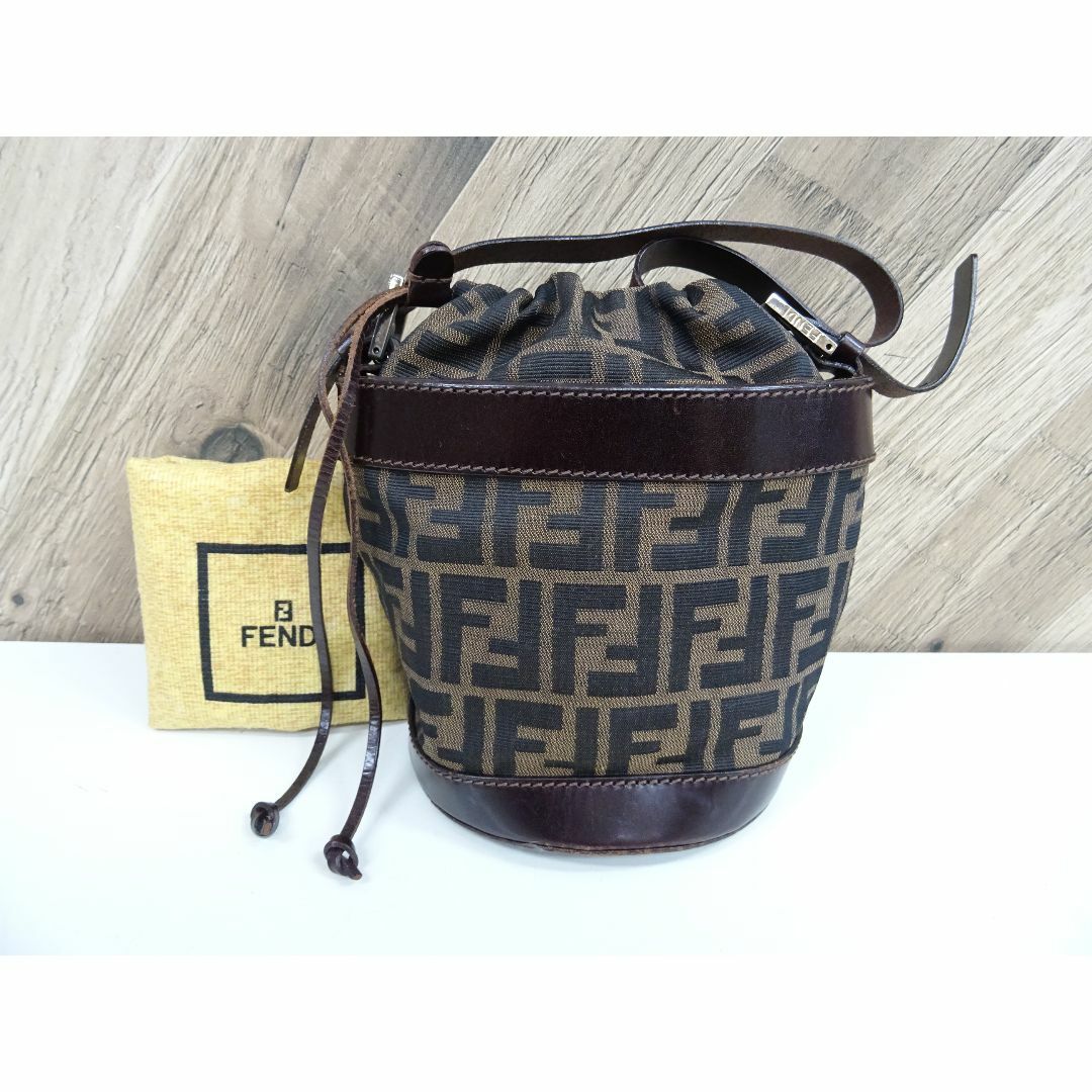 FENDI - M奈002 / FENDI ズッカ柄 ハンドバッグ キャンバス レザー 巾着型