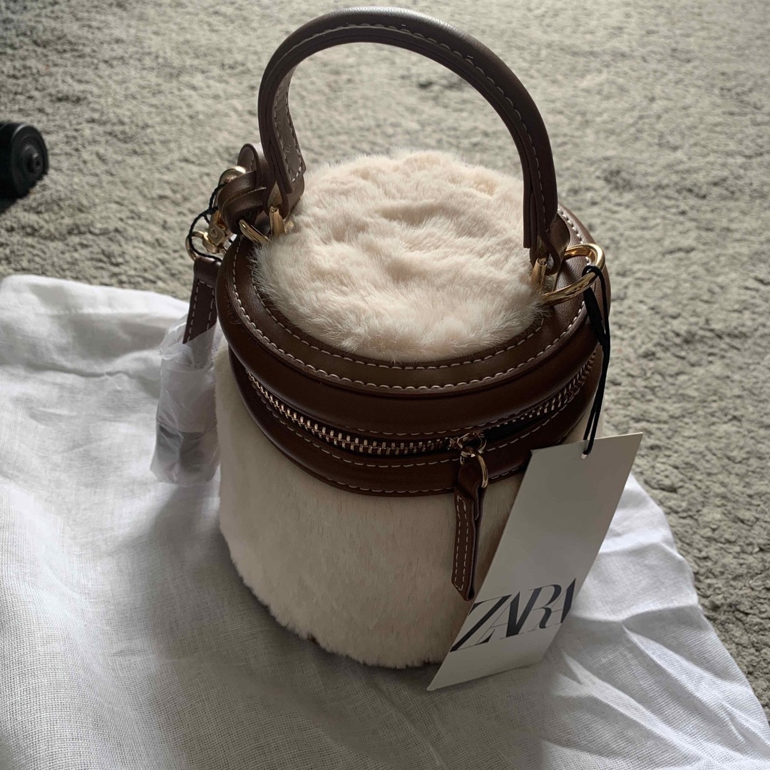 ZARA - ZARA フェイクファーハンドバッグの通販 by vanilla's ZARA - ZARA フェイクファーハンドバッグの通販 by vanilla's
