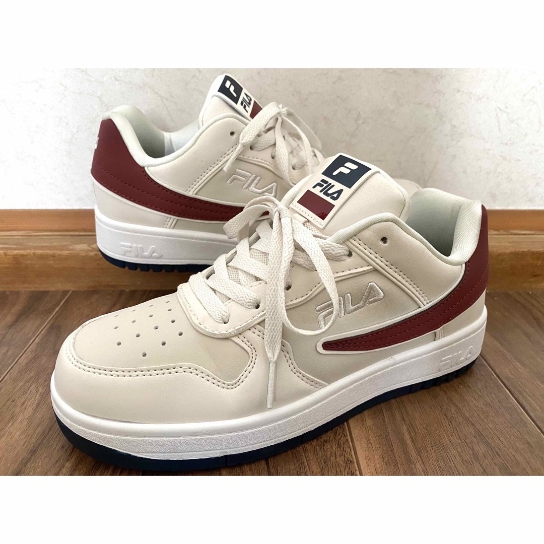 FILA(フィラ)の新品半額以下★最終値下げ★FILA レデイーススニーカー ホワイト ベージュ レディースの靴/シューズ(スニーカー)の商品写真