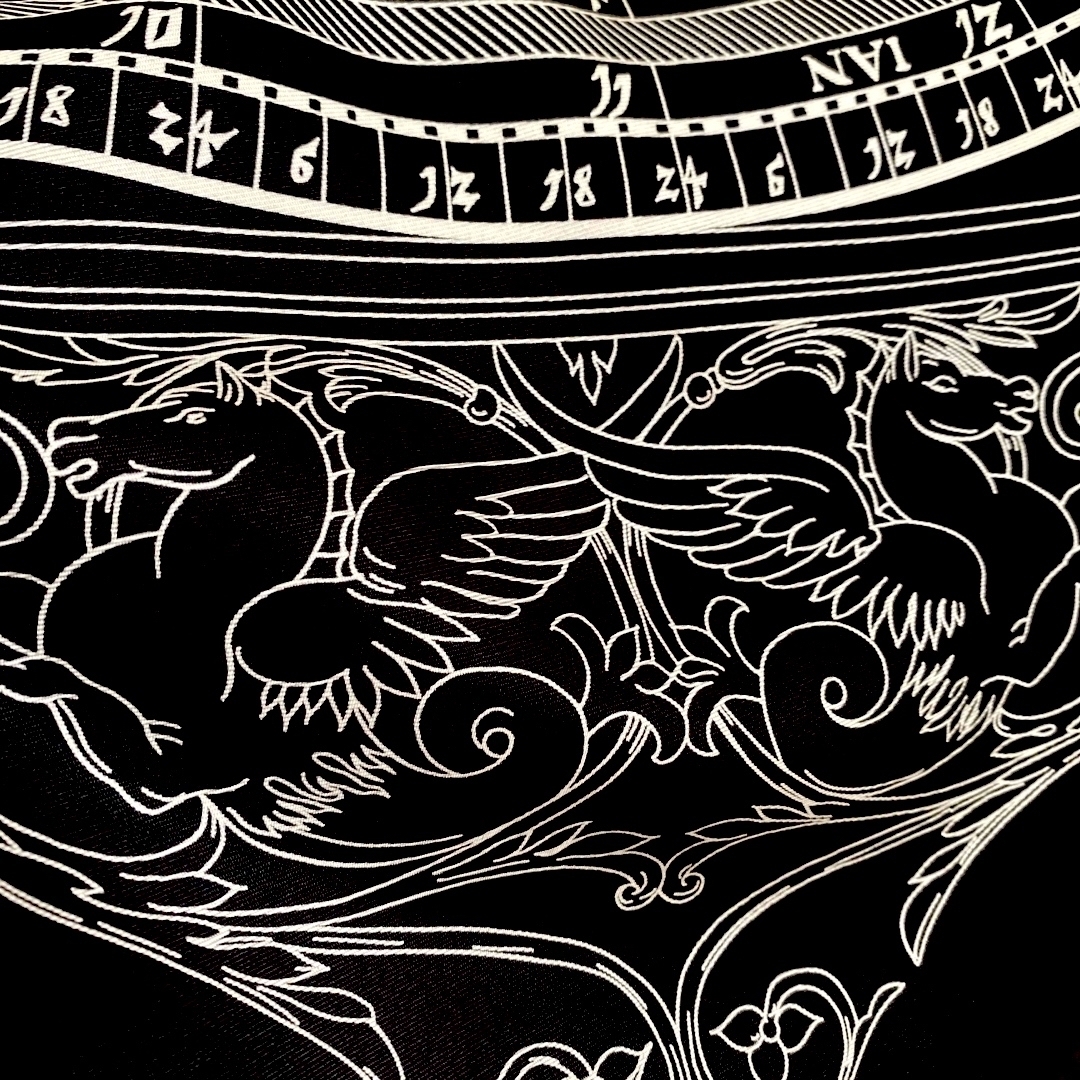 Hermes(エルメス)のエルメスの上質でシルクプリントが美しいとても上品なニット レディースのトップス(ニット/セーター)の商品写真
