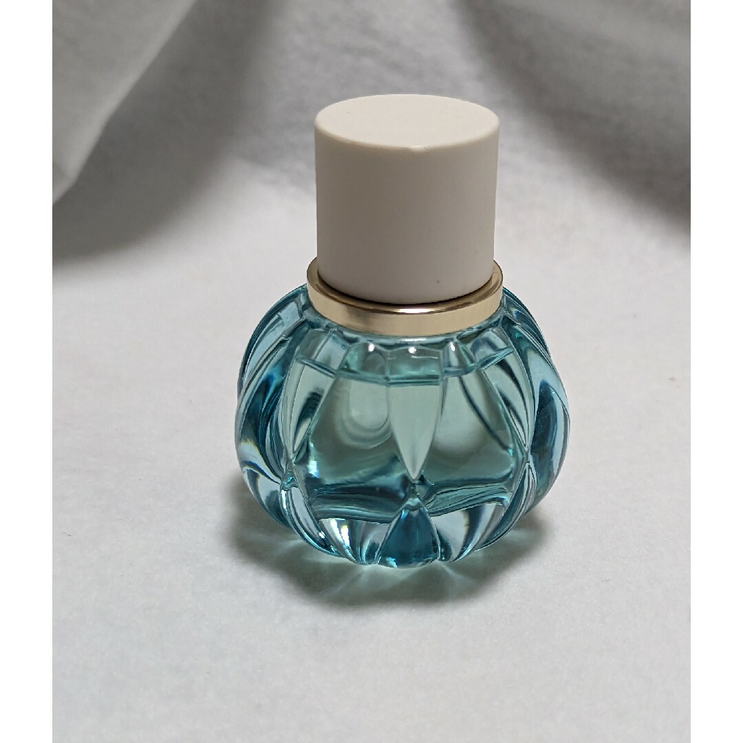miumiu(ミュウミュウ)のミュウミュウミニミュウローブルーオードパルファム20ml コスメ/美容の香水(香水(女性用))の商品写真