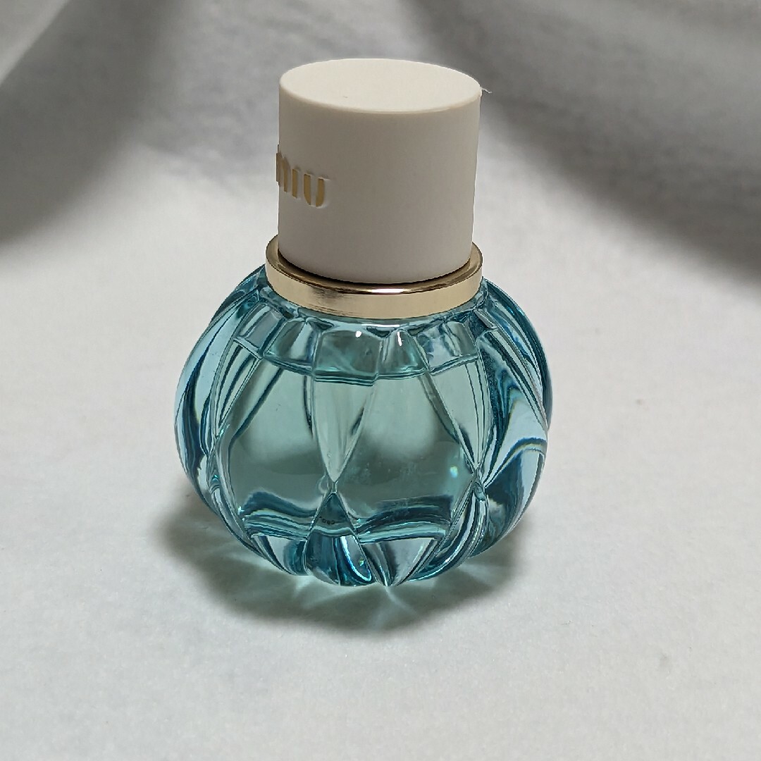 miumiu(ミュウミュウ)のミュウミュウミニミュウローブルーオードパルファム20ml コスメ/美容の香水(香水(女性用))の商品写真