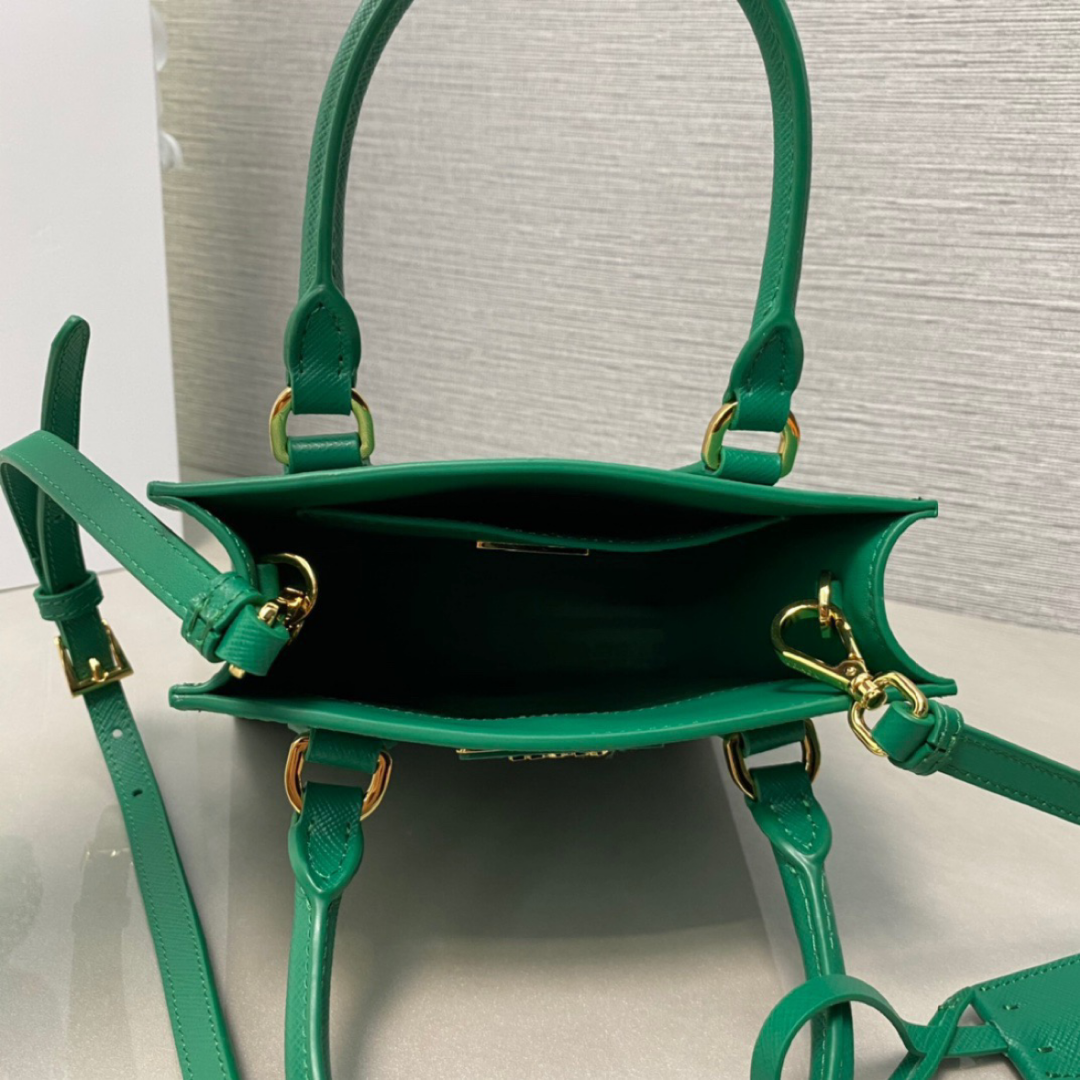 ✨国内正規品✨PRADA プラダ サフィアーノレザー ハンドバッグ