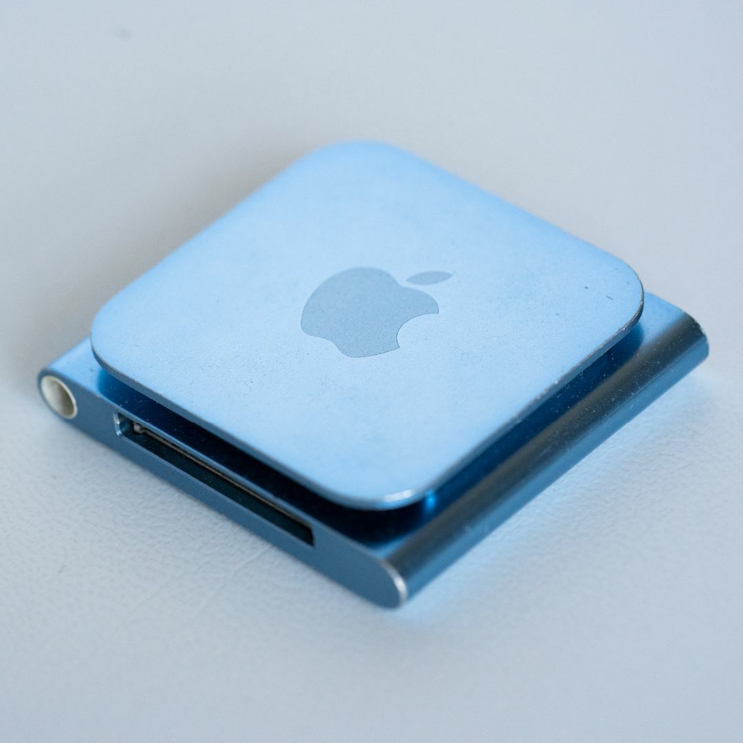Apple(アップル)の【第6世代】iPod nano ８G（MC689J） スマホ/家電/カメラのオーディオ機器(ポータブルプレーヤー)の商品写真