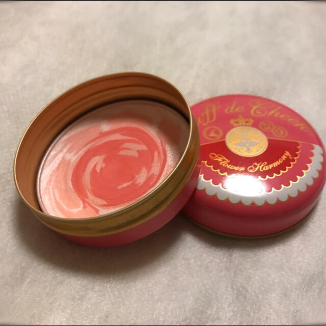 MAJOLICA MAJORCA(マジョリカマジョルカ)のみみ様専用☆マジョリカ マジョルカ パフデチーク(フラワーハーモニー)RD401 コスメ/美容のベースメイク/化粧品(チーク)の商品写真