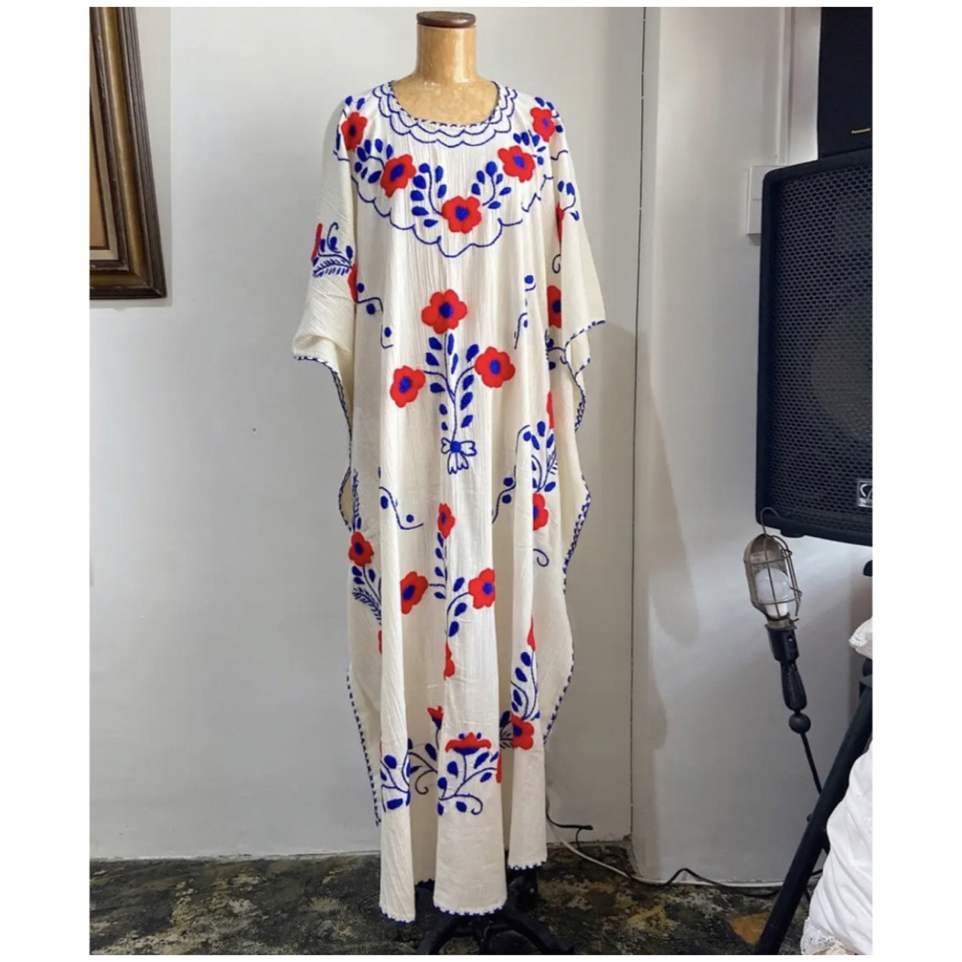 vintage hand embroidered dress 1