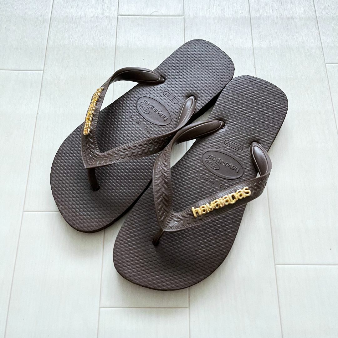 havaianas(ハワイアナス)の美品★ havaianas ハワイアナス ビーチサンダル メタリックゴールドロゴ レディースの靴/シューズ(ビーチサンダル)の商品写真