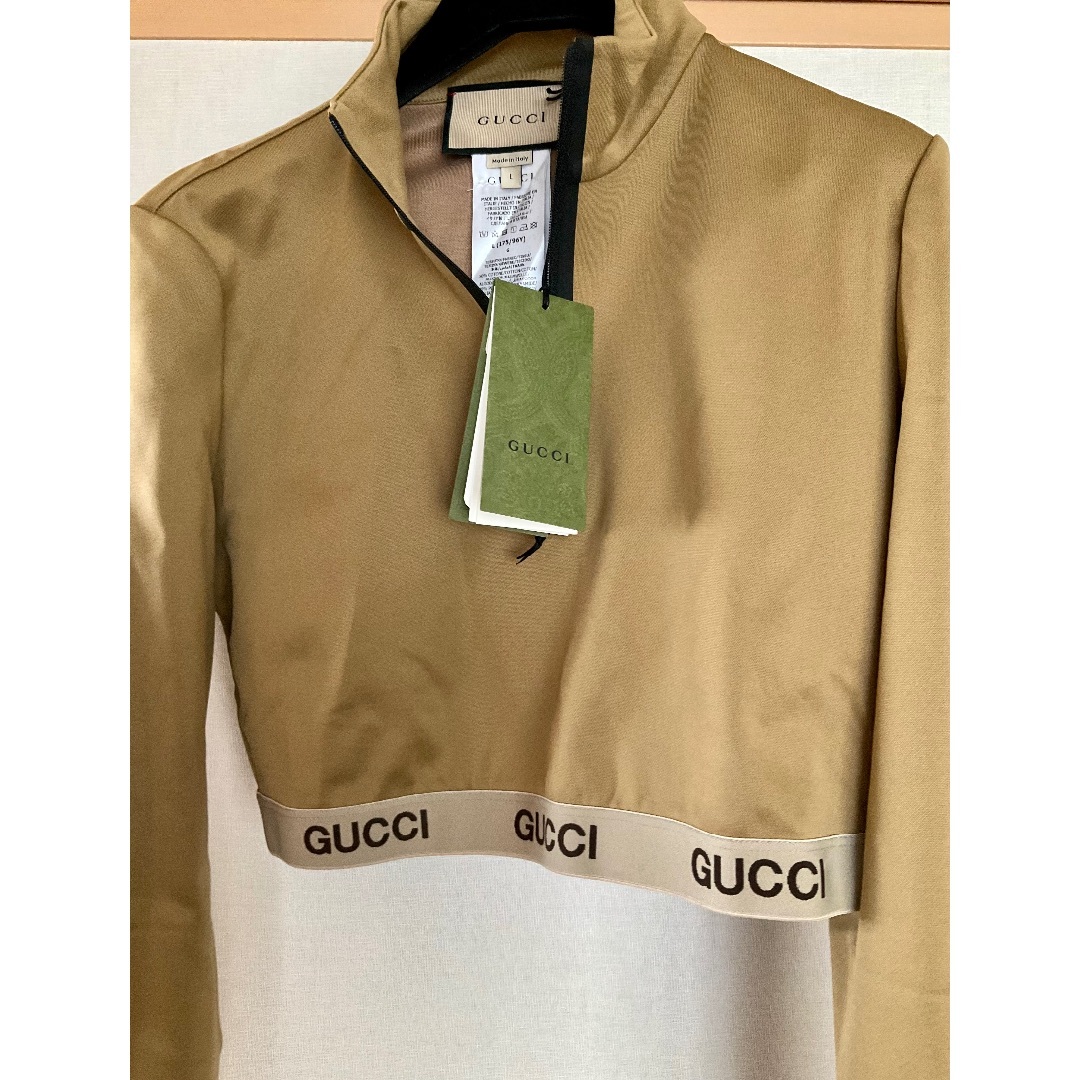 Gucci(グッチ)のGUCCI  トップス　未使用 レディースのトップス(トレーナー/スウェット)の商品写真